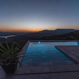 Villa Fahrenheit, El Gastor